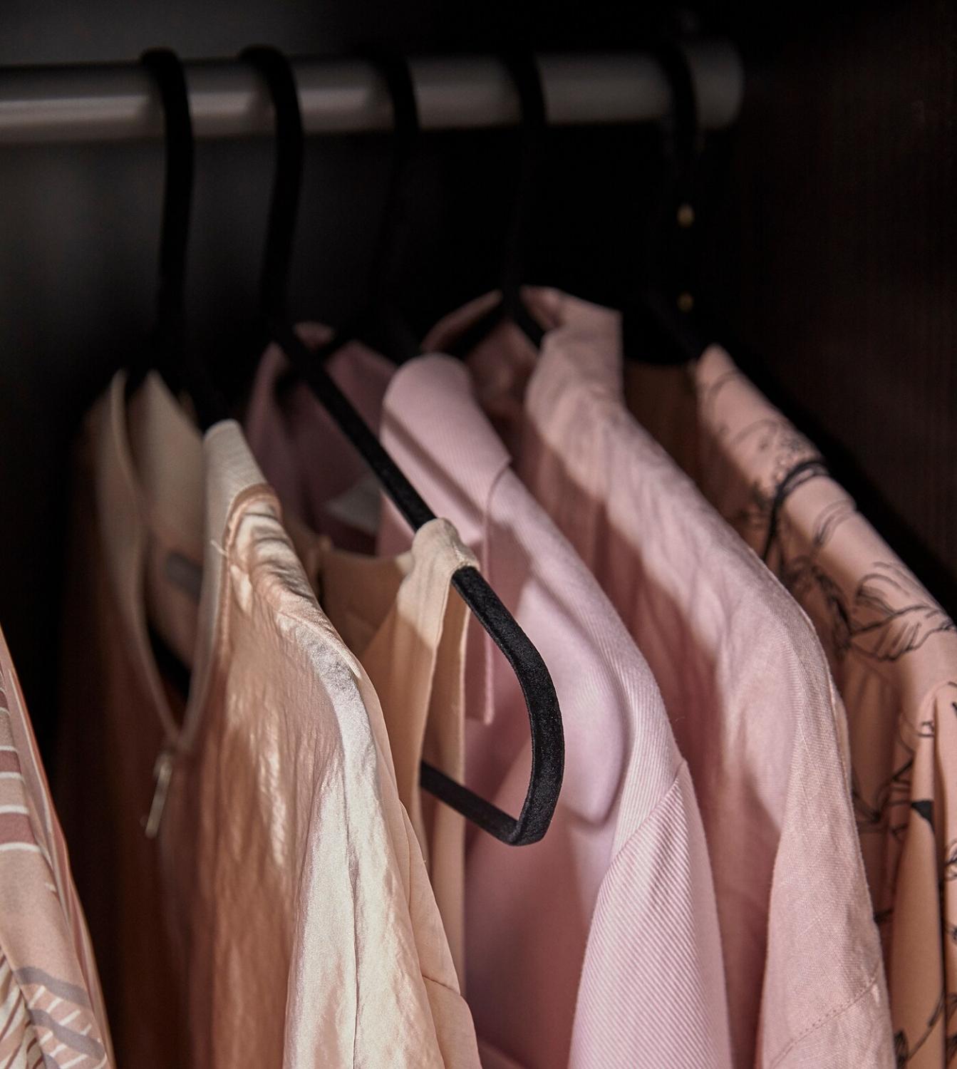 STRYKIS Вешалка, черный