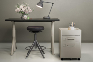 TROLLBERGET IKEA 803.793.47 Табурет-опора для работы сидя/стоя Глосе черный