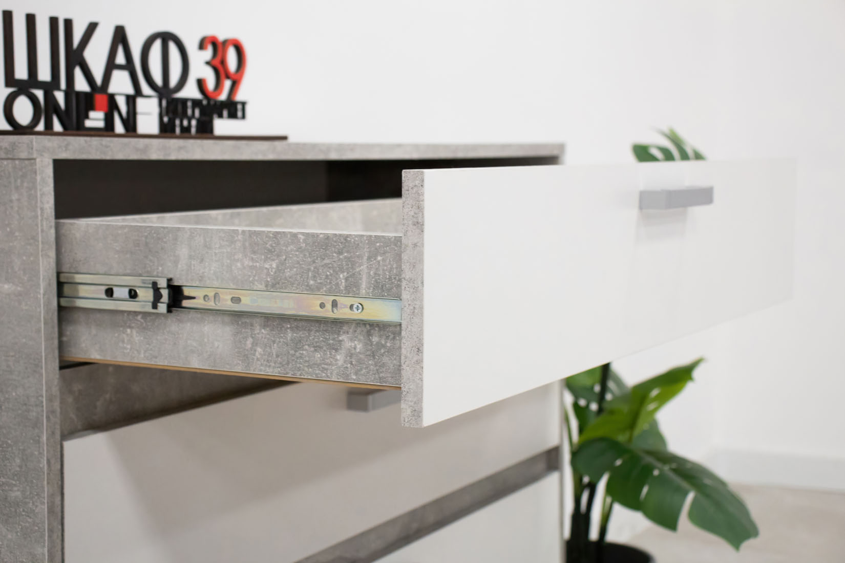 Денвер КМ 01 Комод 4 ящика Белый/Ателье светлый