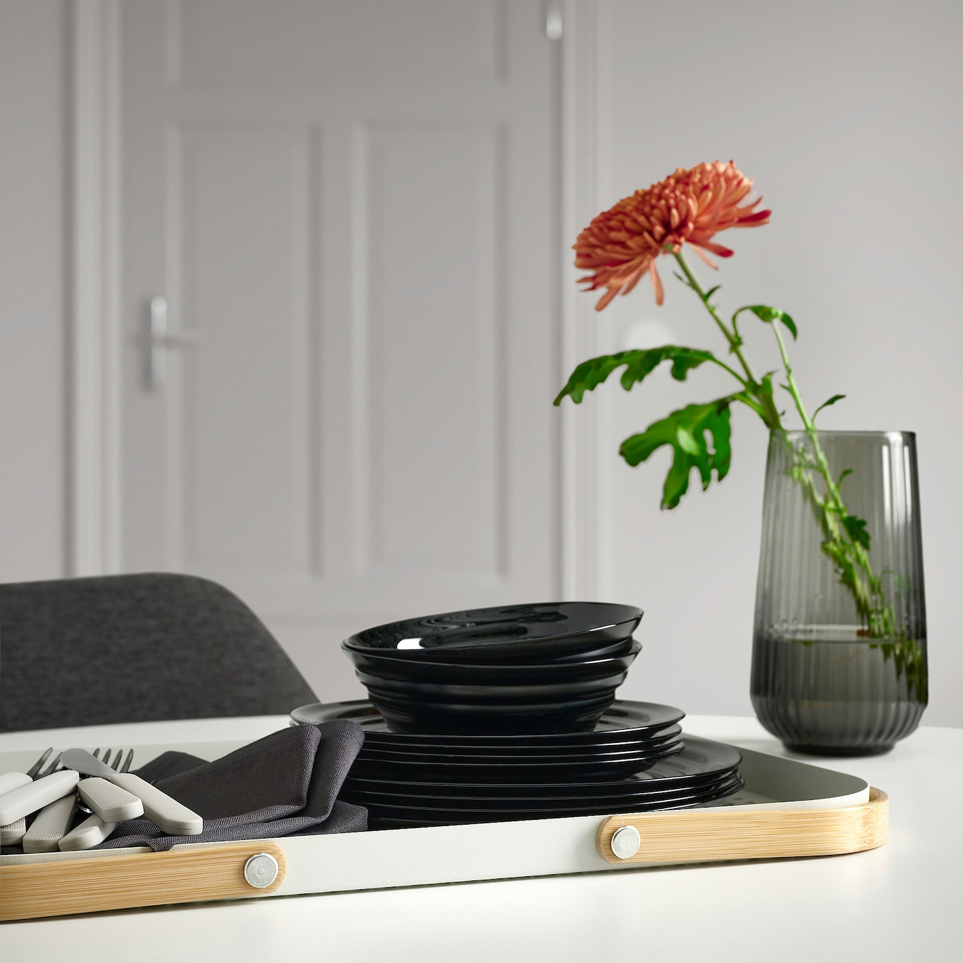 GRONFISK Taca z uchwytem, bambus/biały, 46x30 cm