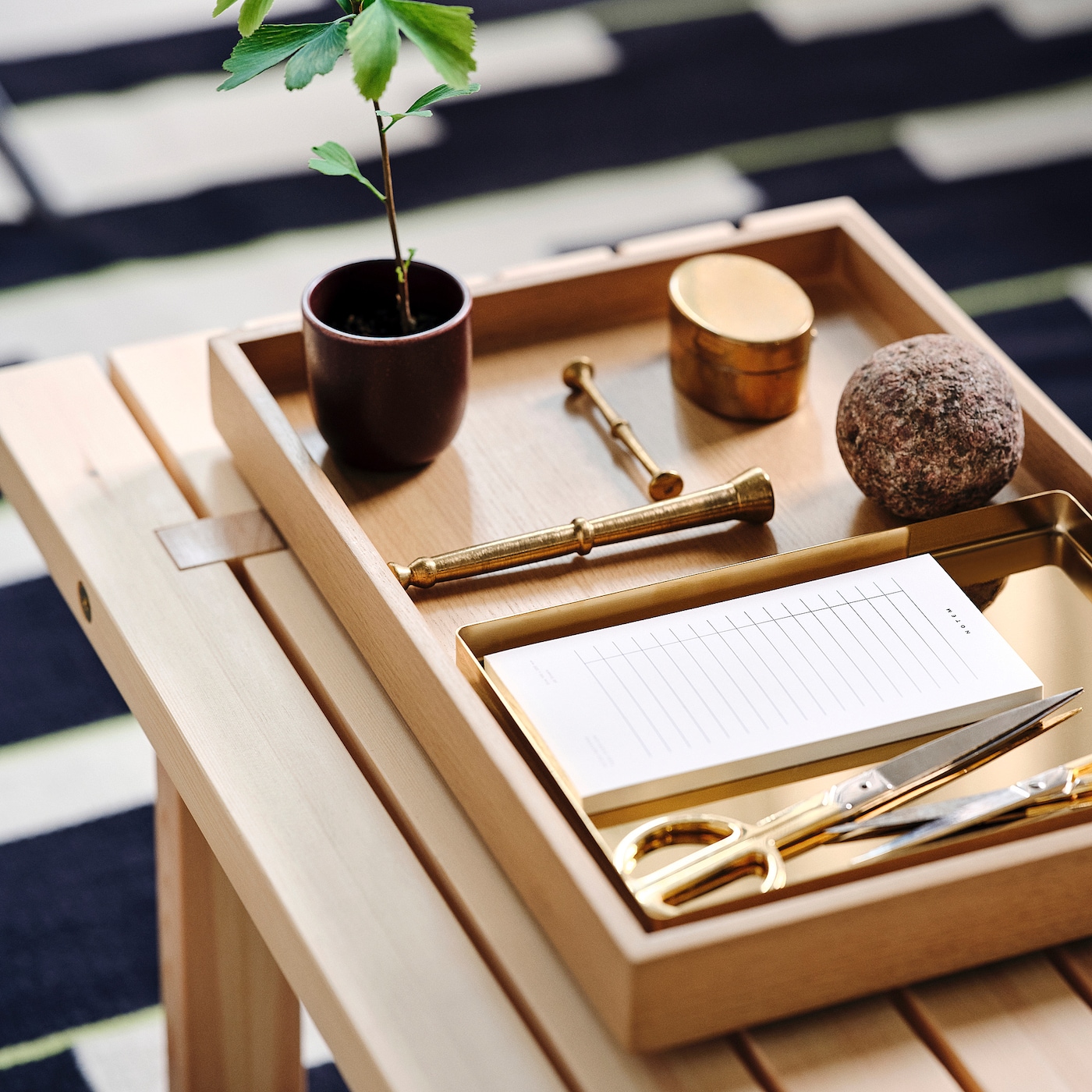 STOCKHOLM 2025 IKEA 905.924.51 Поднос 28х20 см цвет латуни